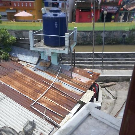 Jogja Backpacker Home ジョグジャカルタ エクステリア 写真