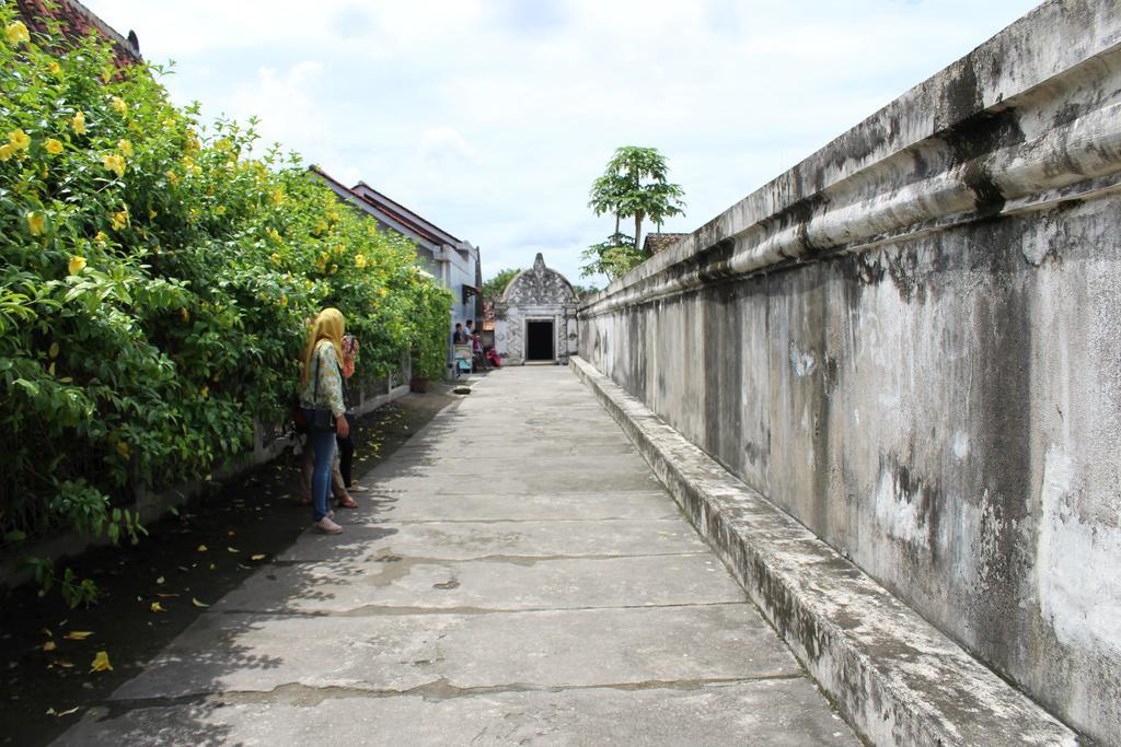 Jogja Backpacker Home ジョグジャカルタ エクステリア 写真