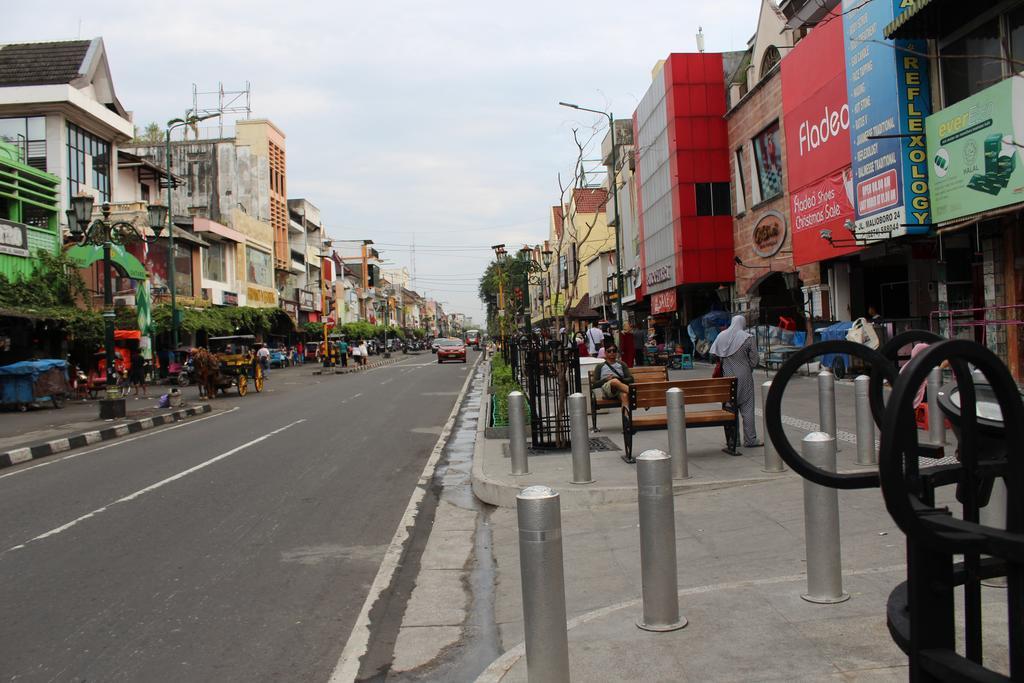 Jogja Backpacker Home ジョグジャカルタ エクステリア 写真